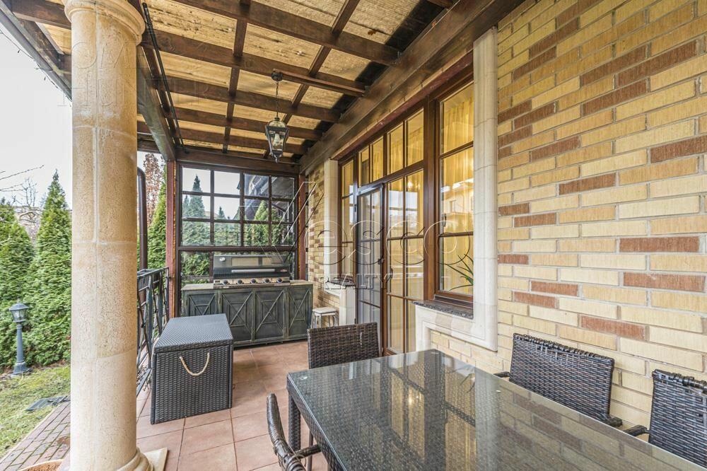 3-этажный таунхаус 700 м² с отделкой