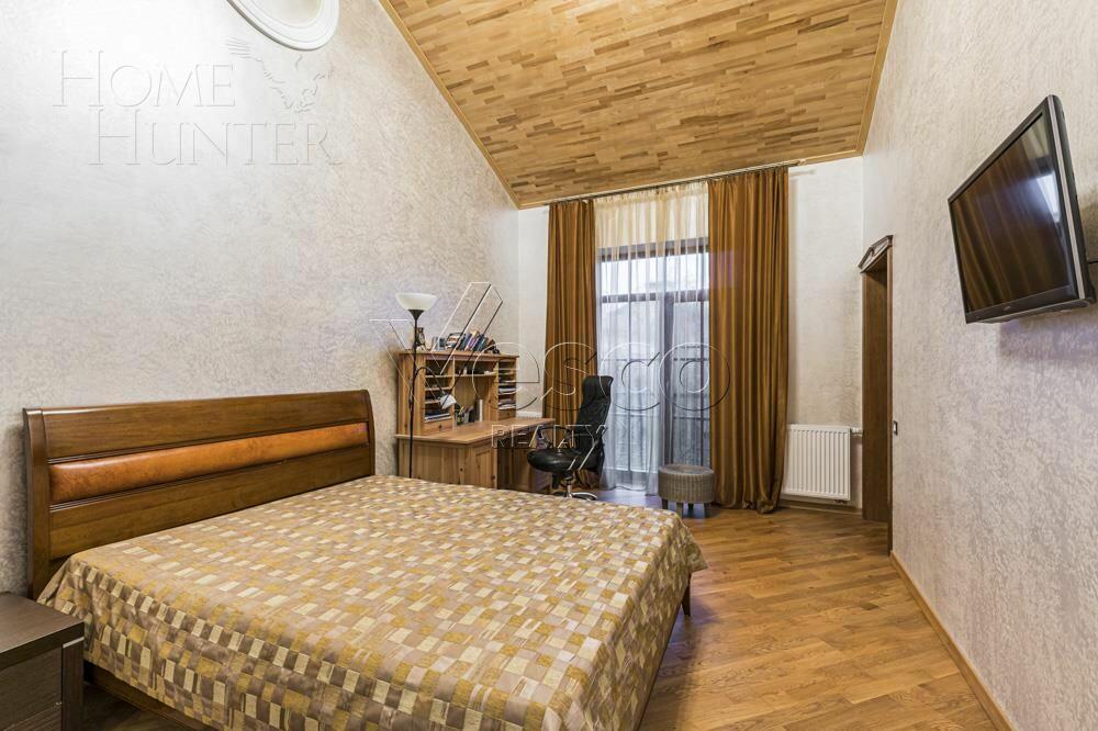 3-этажный таунхаус 700 м² с отделкой