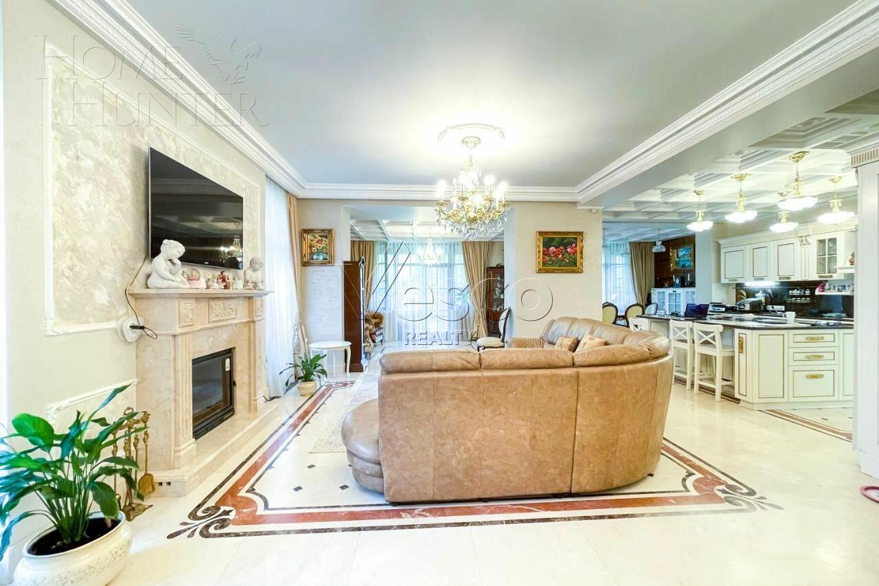 3-этажный таунхаус 700 м² с отделкой