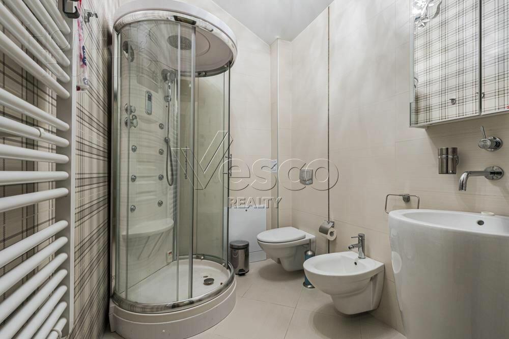 3-этажный таунхаус 700 м² с отделкой