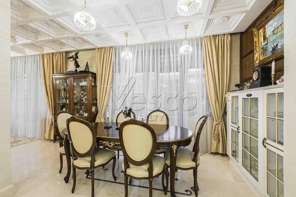 3-этажный таунхаус 700 м² с отделкой