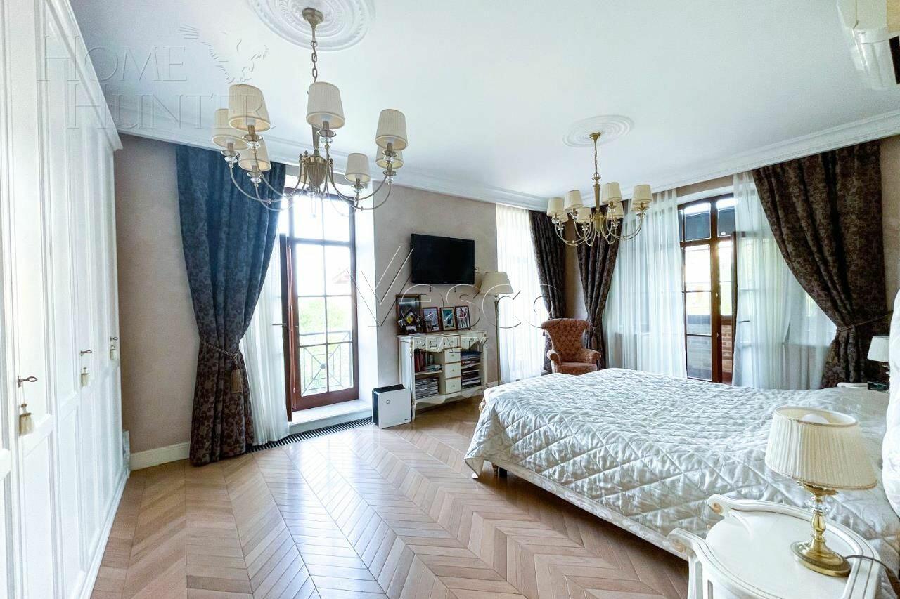 3-этажный таунхаус 700 м² с отделкой