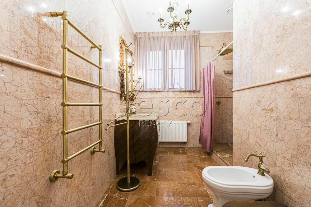 3-этажный таунхаус 700 м² с отделкой