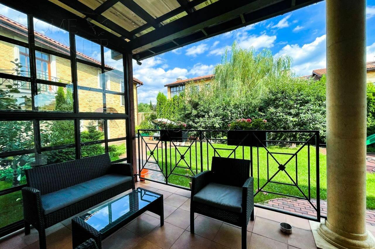 3-этажный таунхаус 700 м² с отделкой