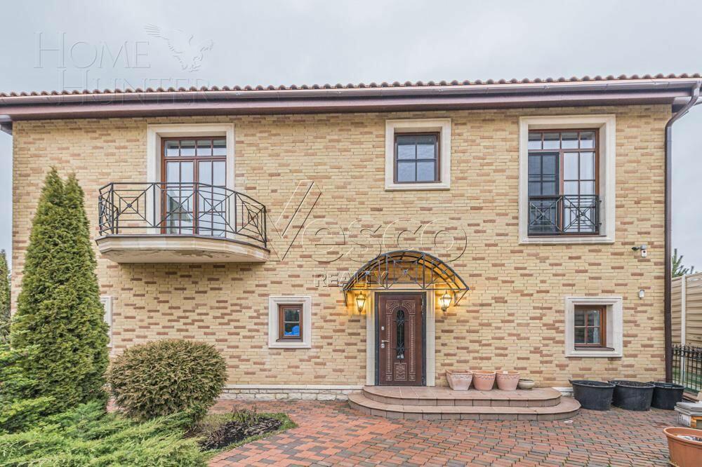 3-этажный таунхаус 700 м² с отделкой