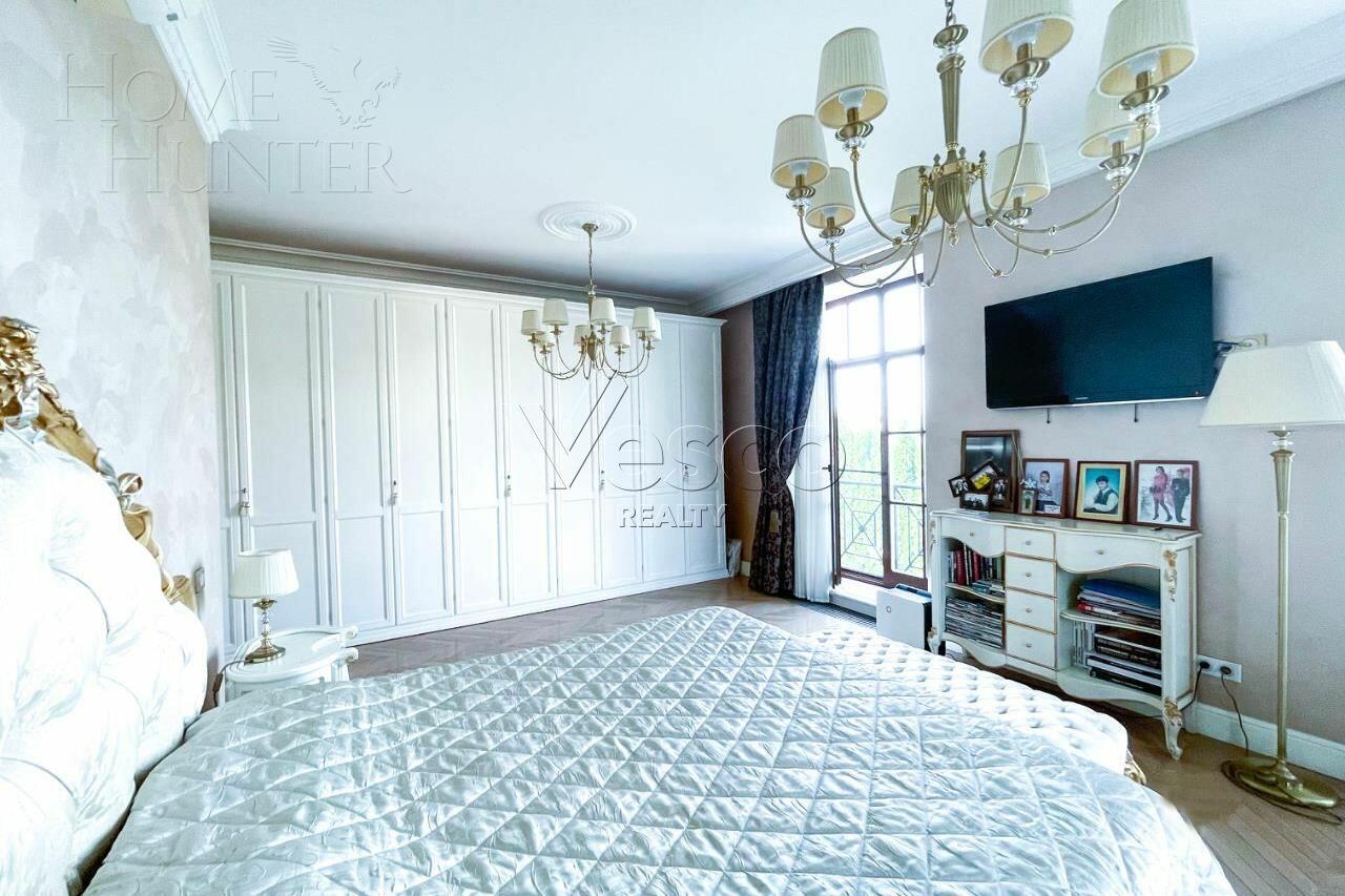 3-этажный таунхаус 700 м² с отделкой