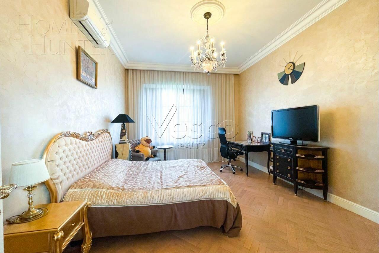 3-этажный таунхаус 700 м² с отделкой