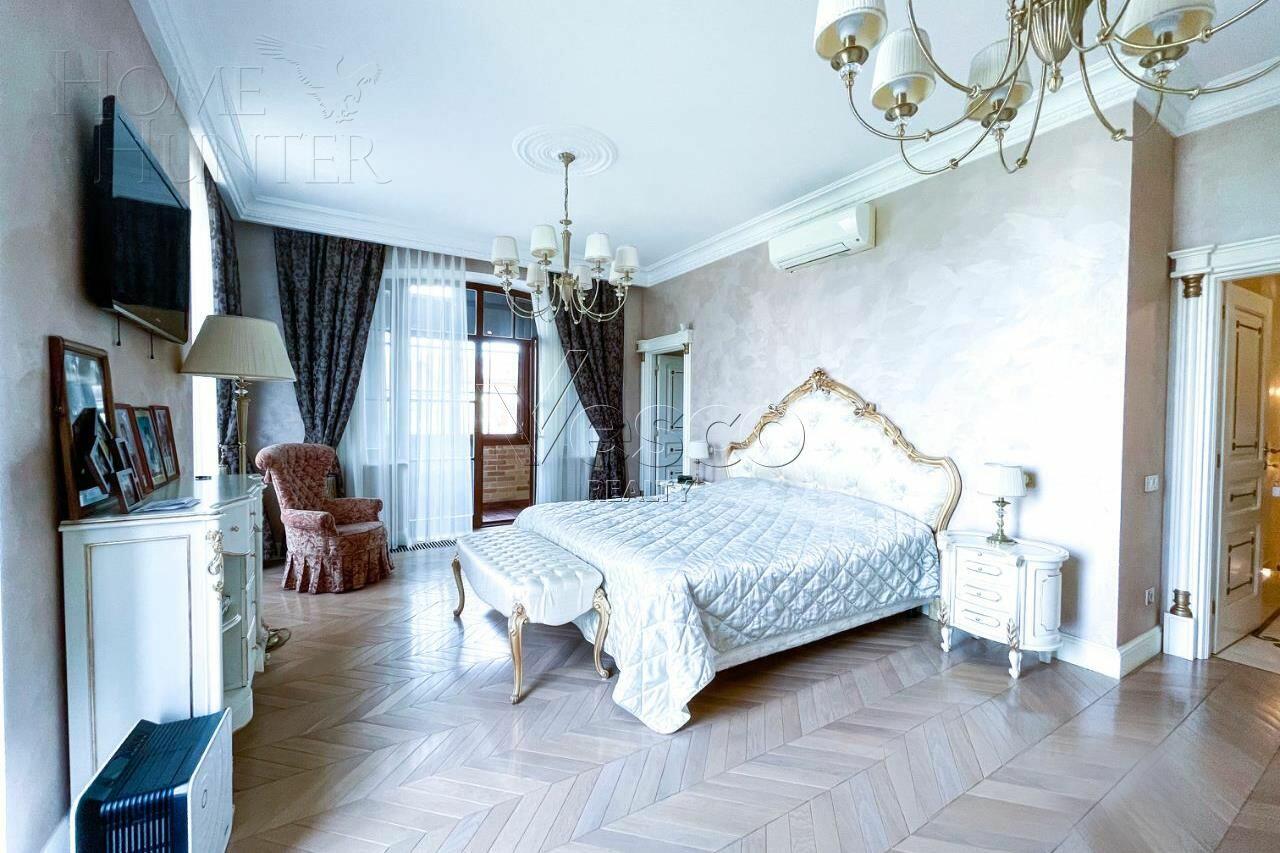 3-этажный таунхаус 700 м² с отделкой