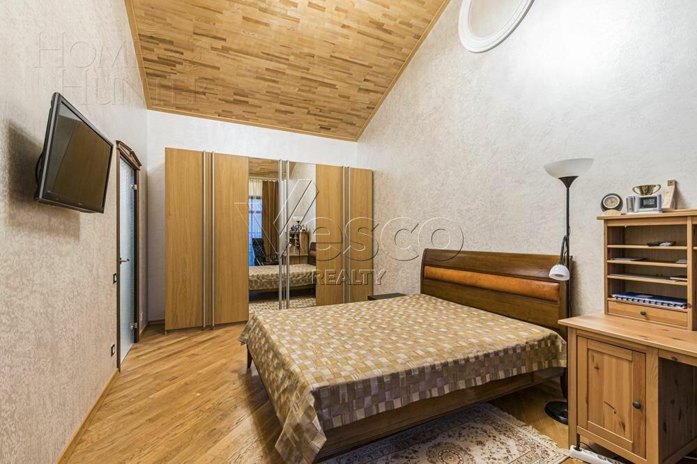 3-этажный таунхаус 700 м² с отделкой