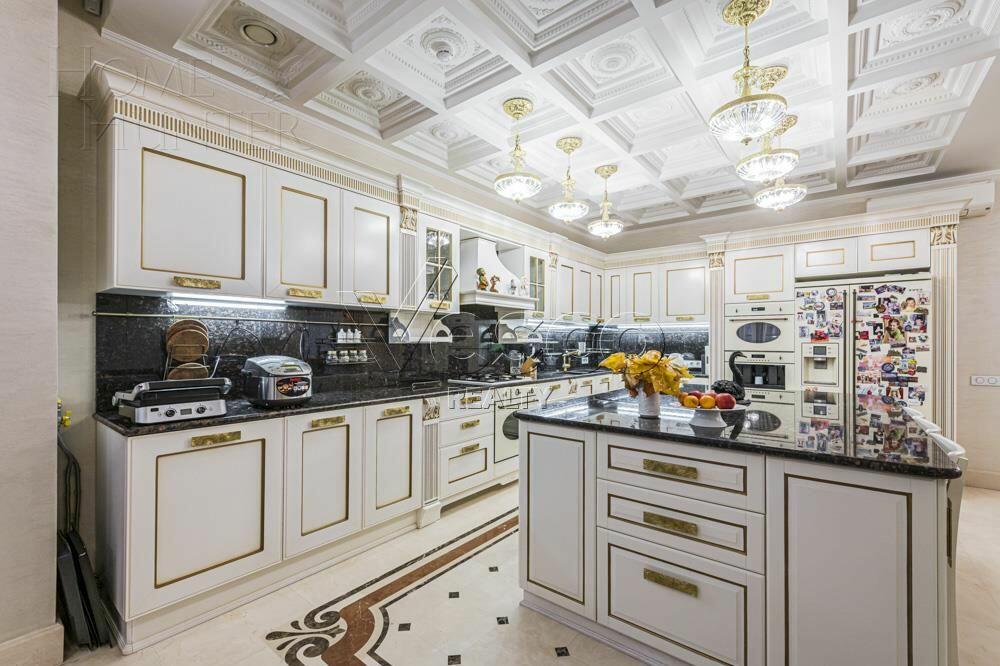 3-этажный таунхаус 700 м² с отделкой