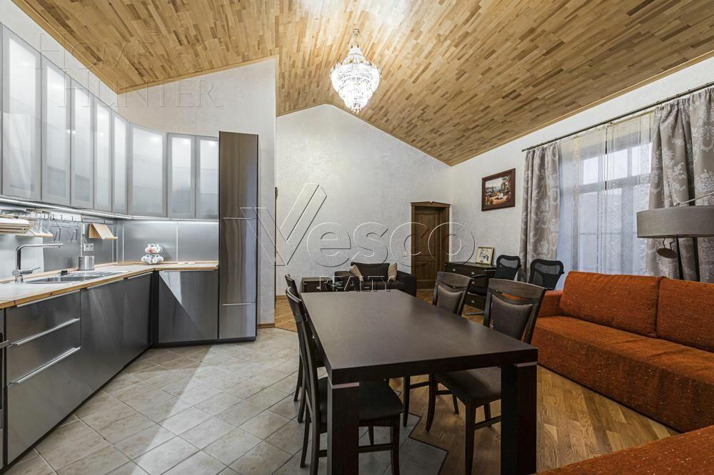 3-этажный таунхаус 700 м² с отделкой