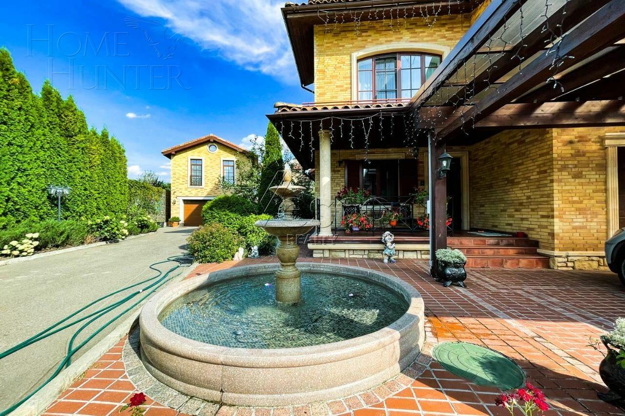 3-этажный таунхаус 700 м² с отделкой