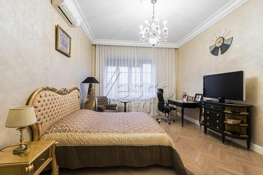 3-этажный таунхаус 700 м² с отделкой