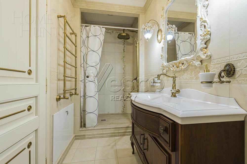 3-этажный таунхаус 700 м² с отделкой