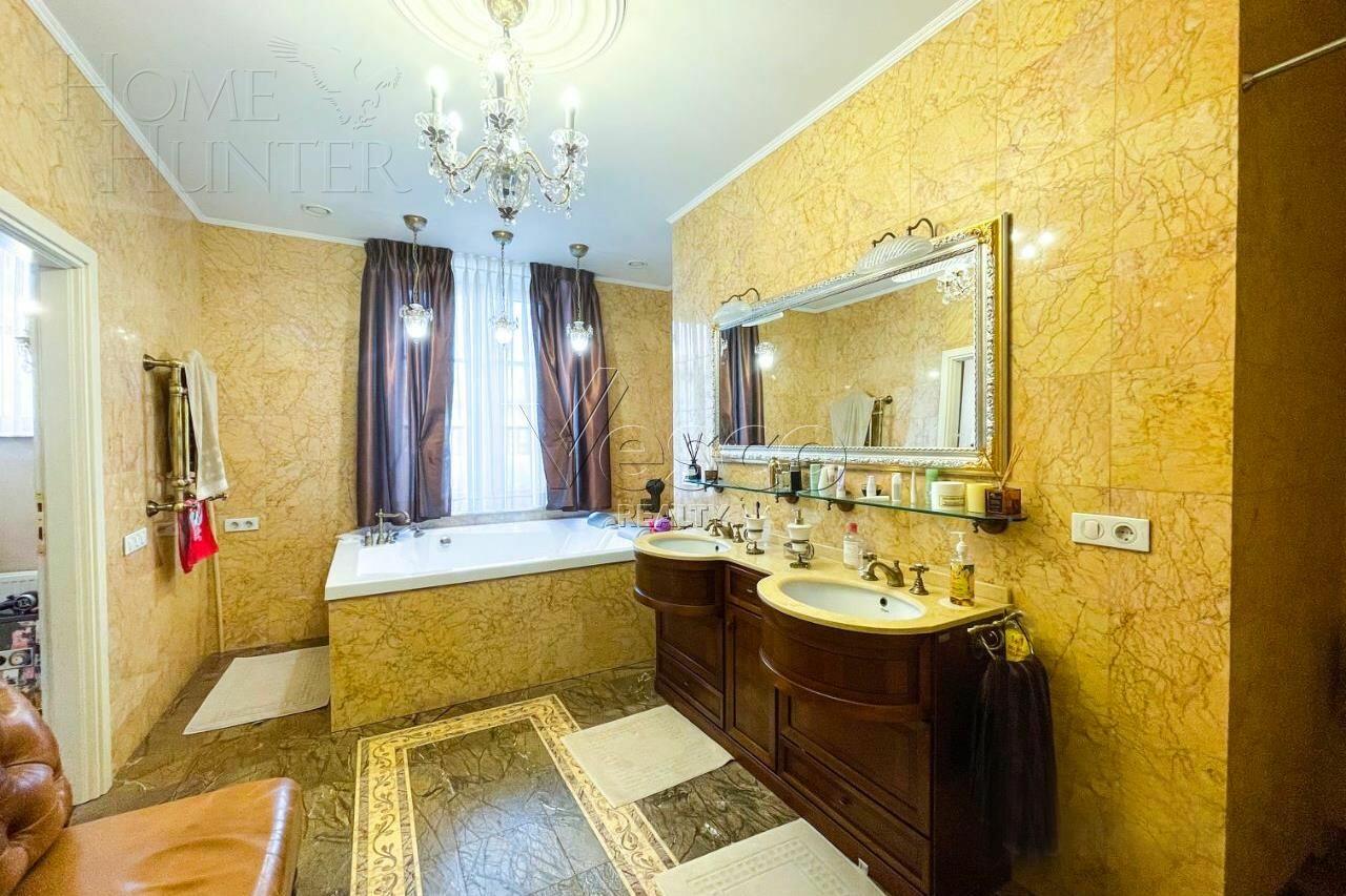 3-этажный таунхаус 700 м² с отделкой