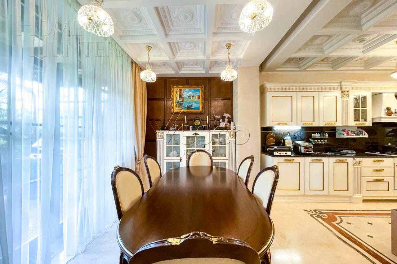 3-этажный таунхаус 700 м² с отделкой