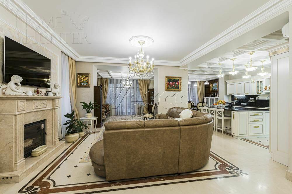 3-этажный таунхаус 700 м² с отделкой