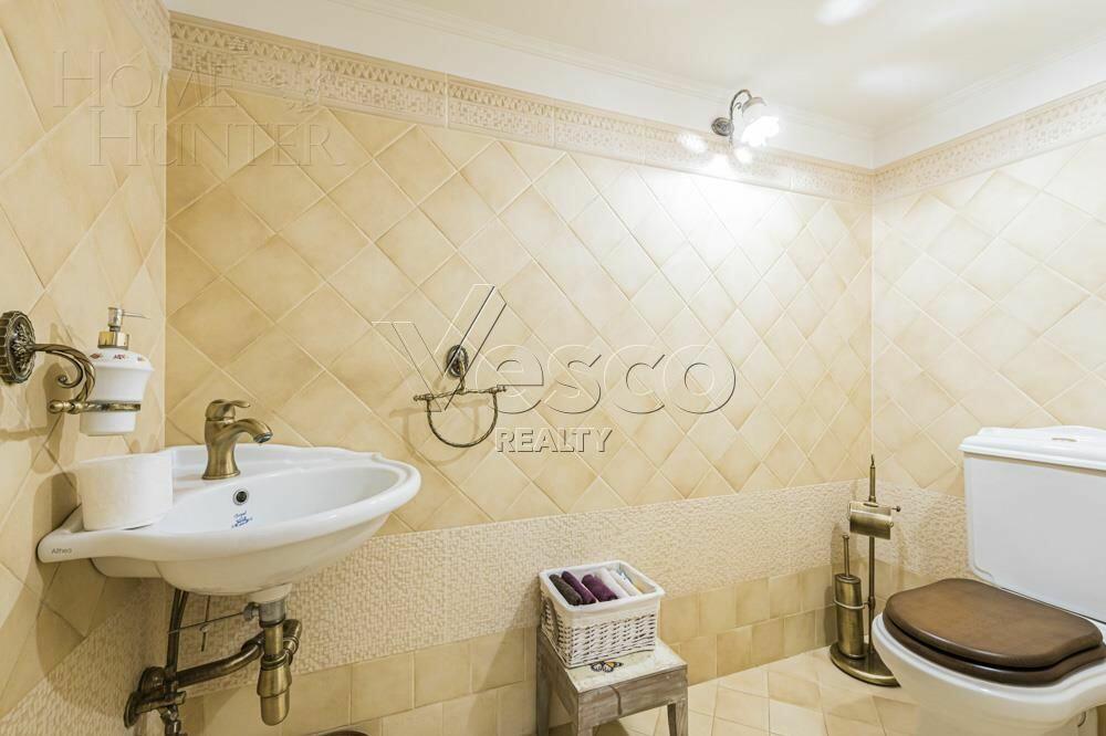 3-этажный таунхаус 700 м² с отделкой