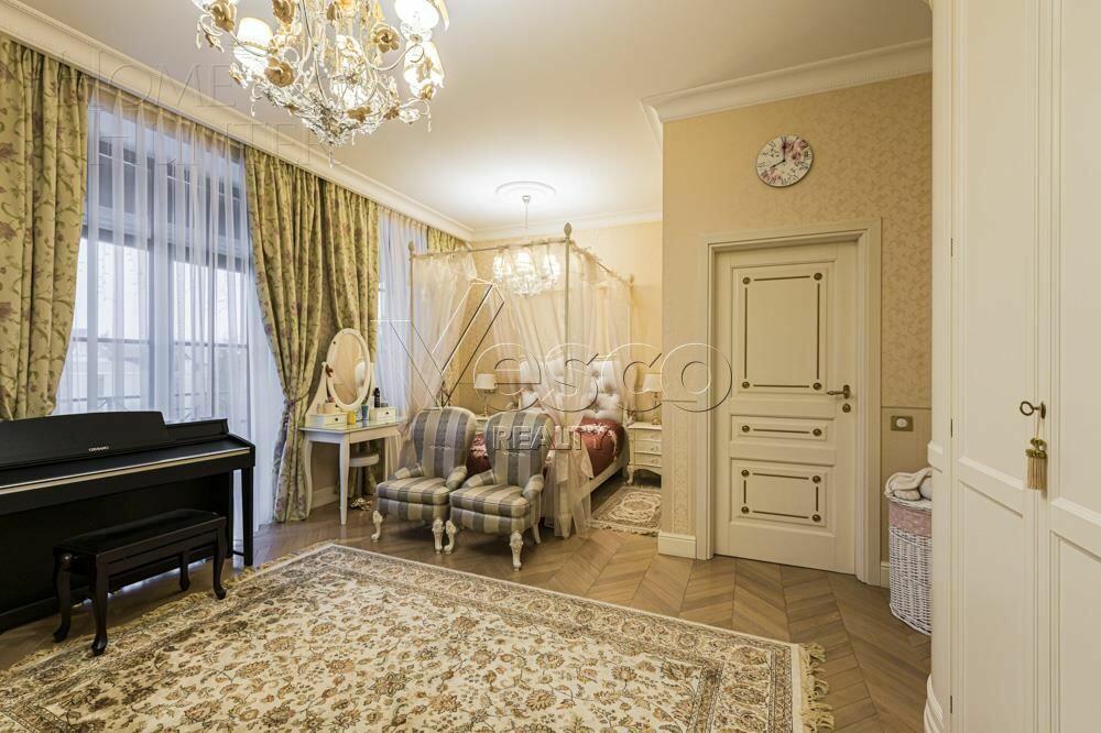 3-этажный таунхаус 700 м² с отделкой