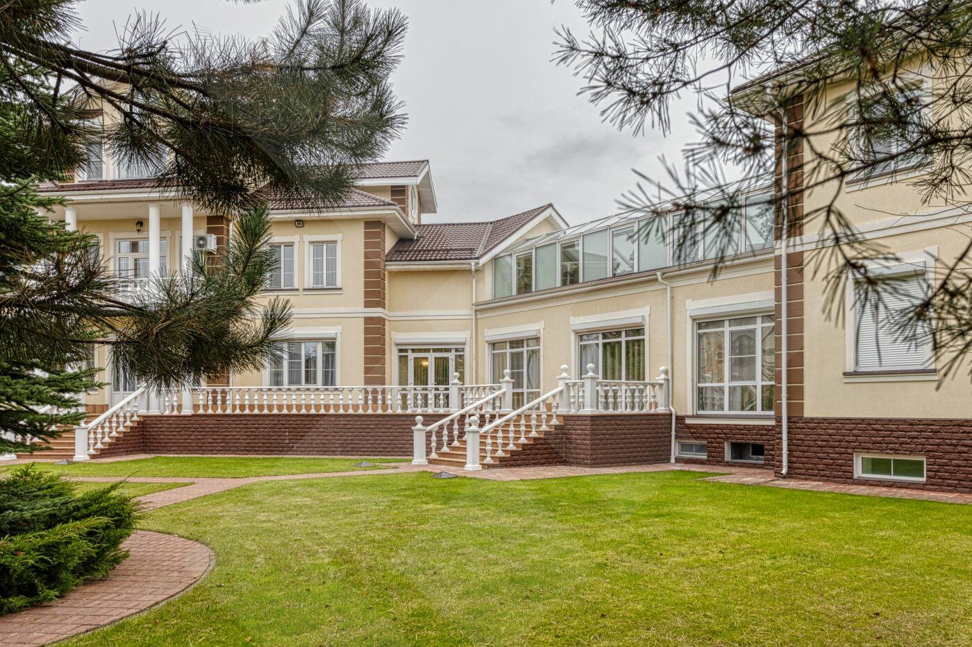 2-этажный коттедж 900 м² с отделкой