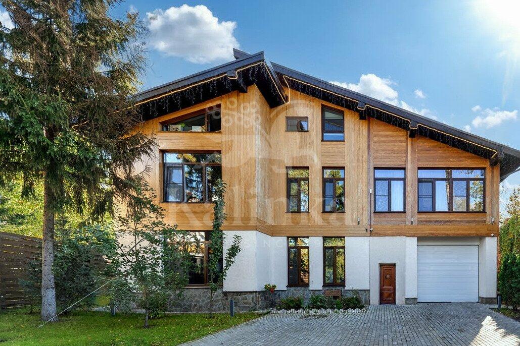 2-этажный коттедж 450 м² с отделкой