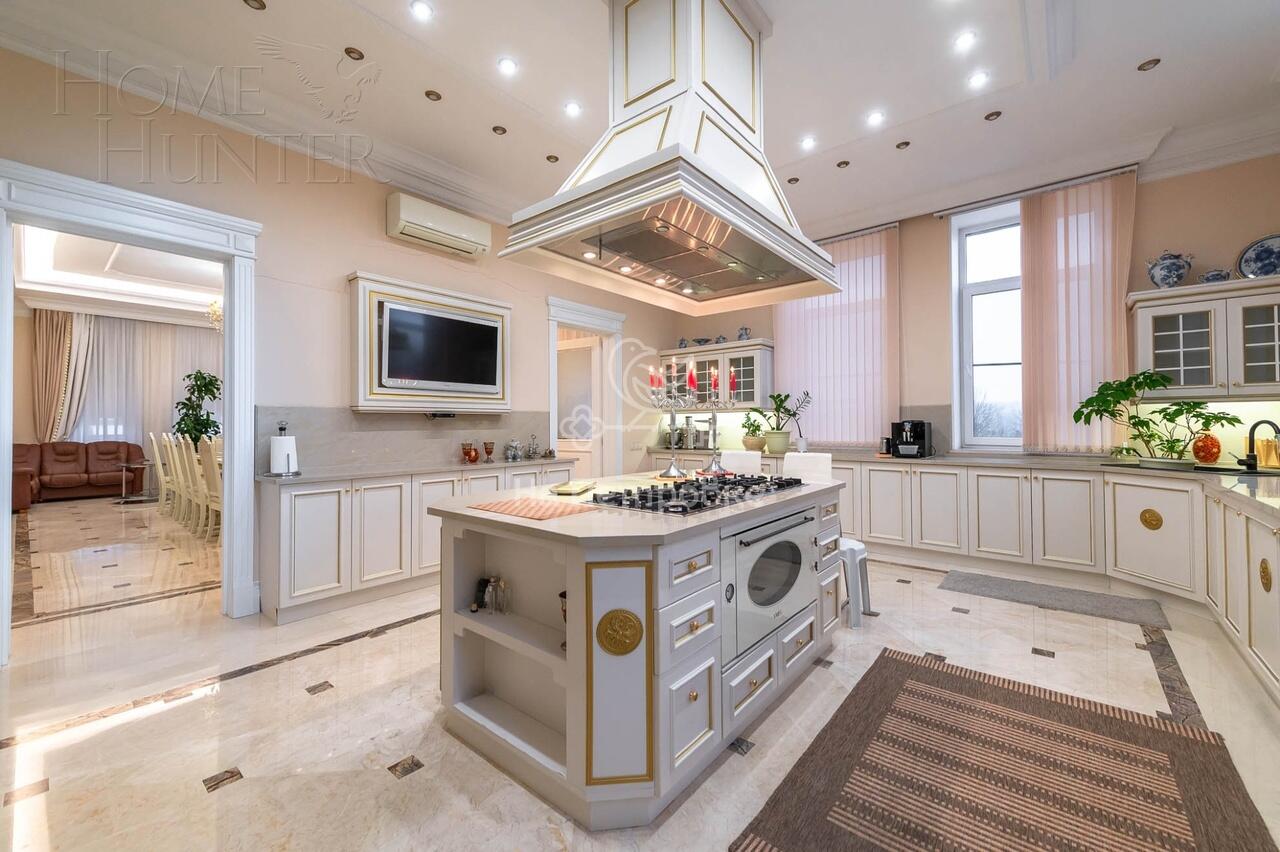 3-этажный коттедж 1 773 м² с отделкой