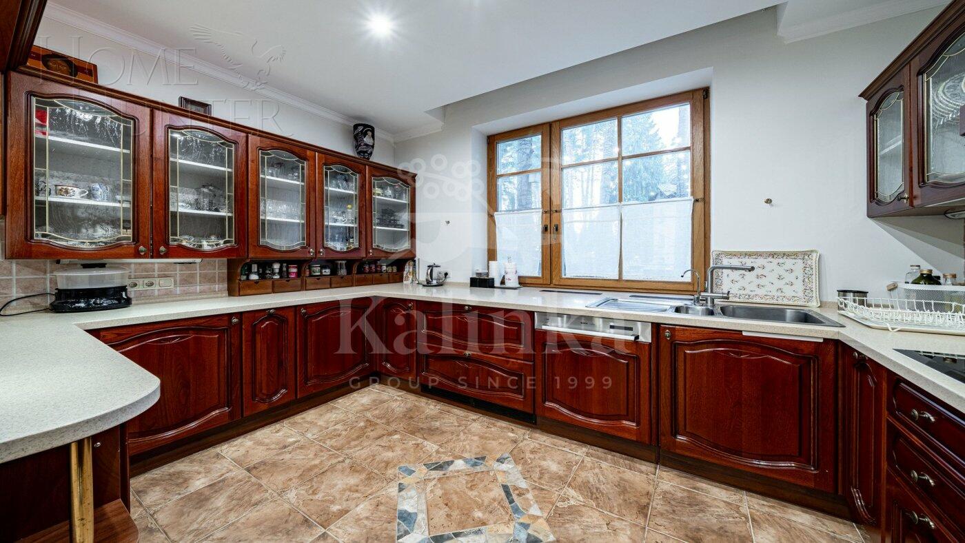 3-этажный коттедж 400 м² с отделкой