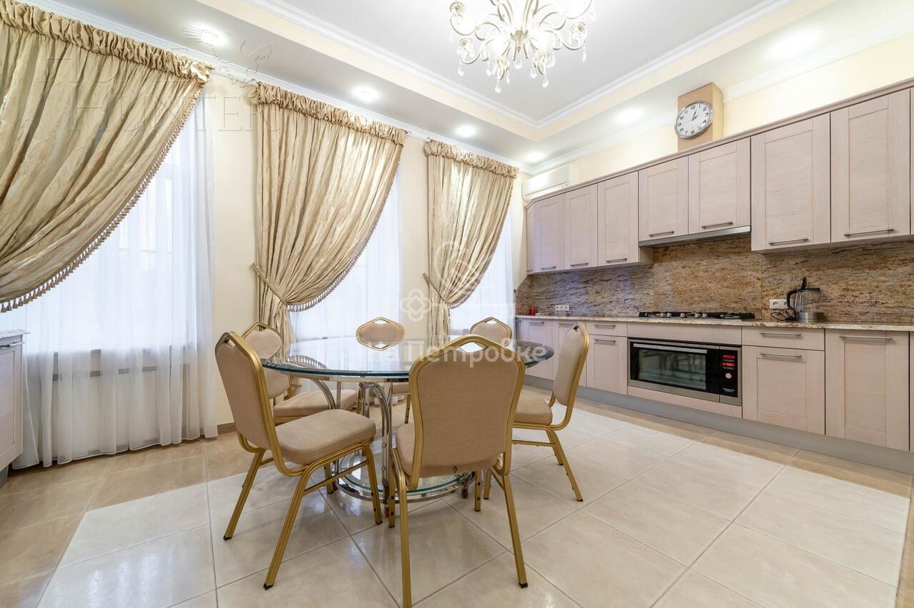 3-этажный коттедж 1 773 м² с отделкой