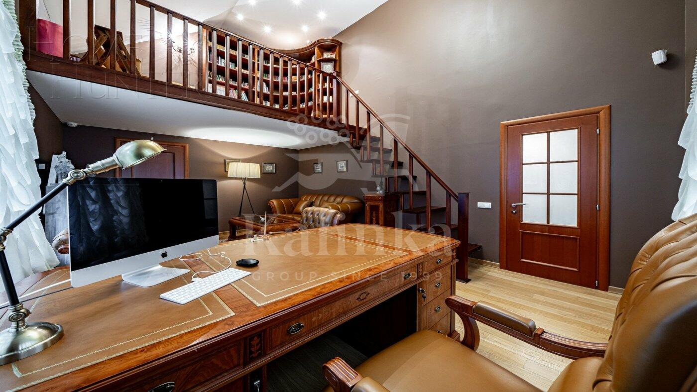 3-этажный коттедж 400 м² с отделкой