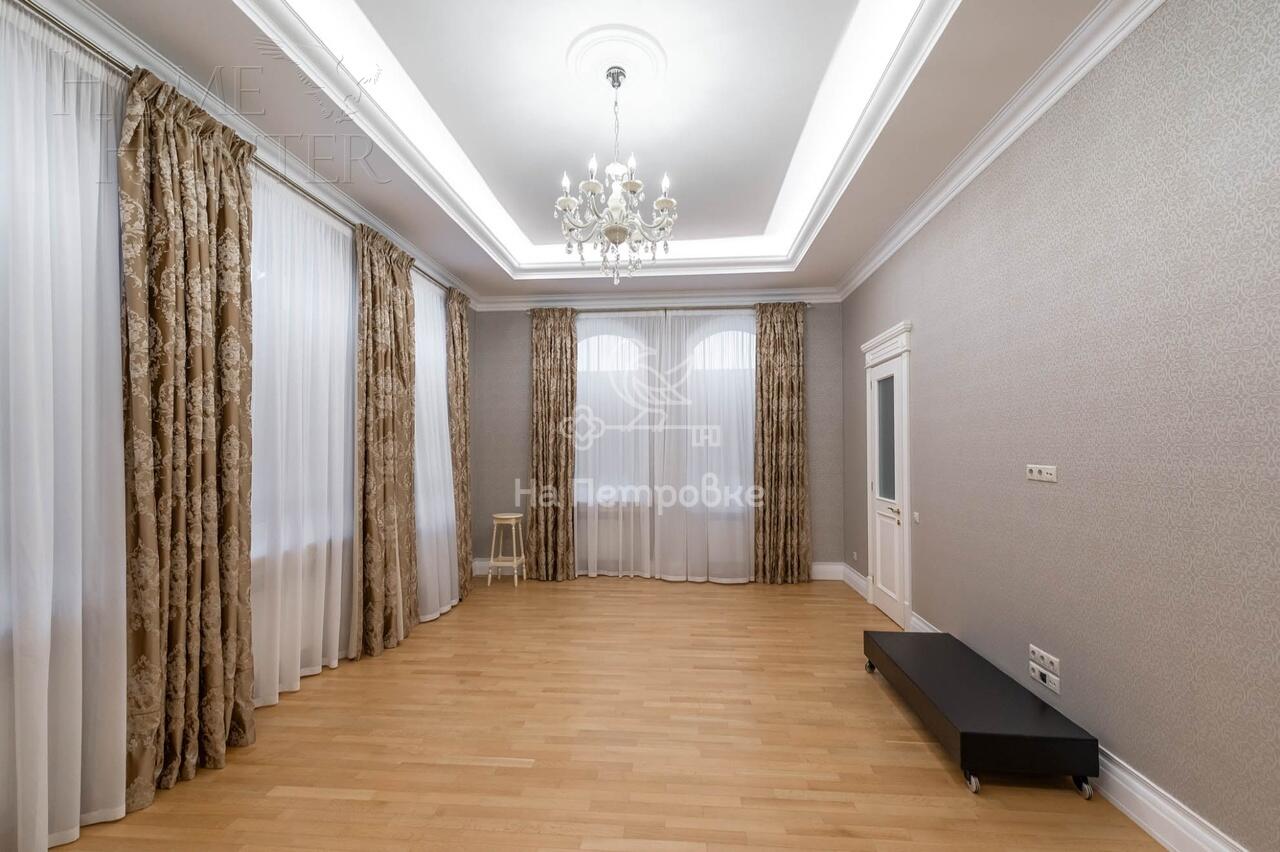 3-этажный коттедж 1 773 м² с отделкой