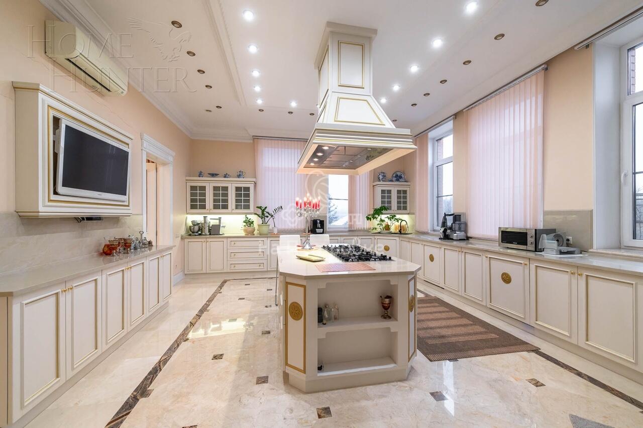 3-этажный коттедж 1 773 м² с отделкой