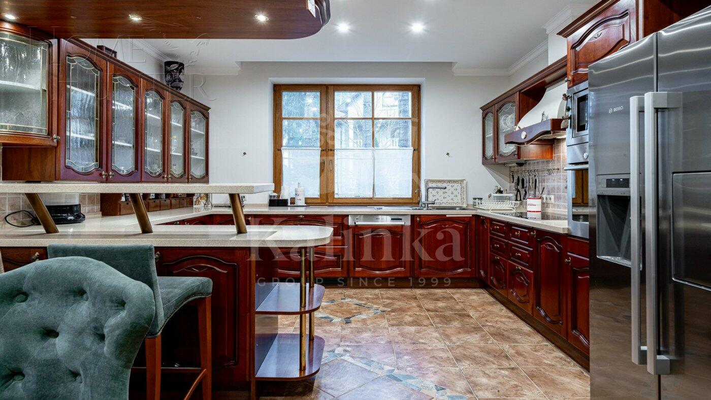 3-этажный коттедж 400 м² с отделкой