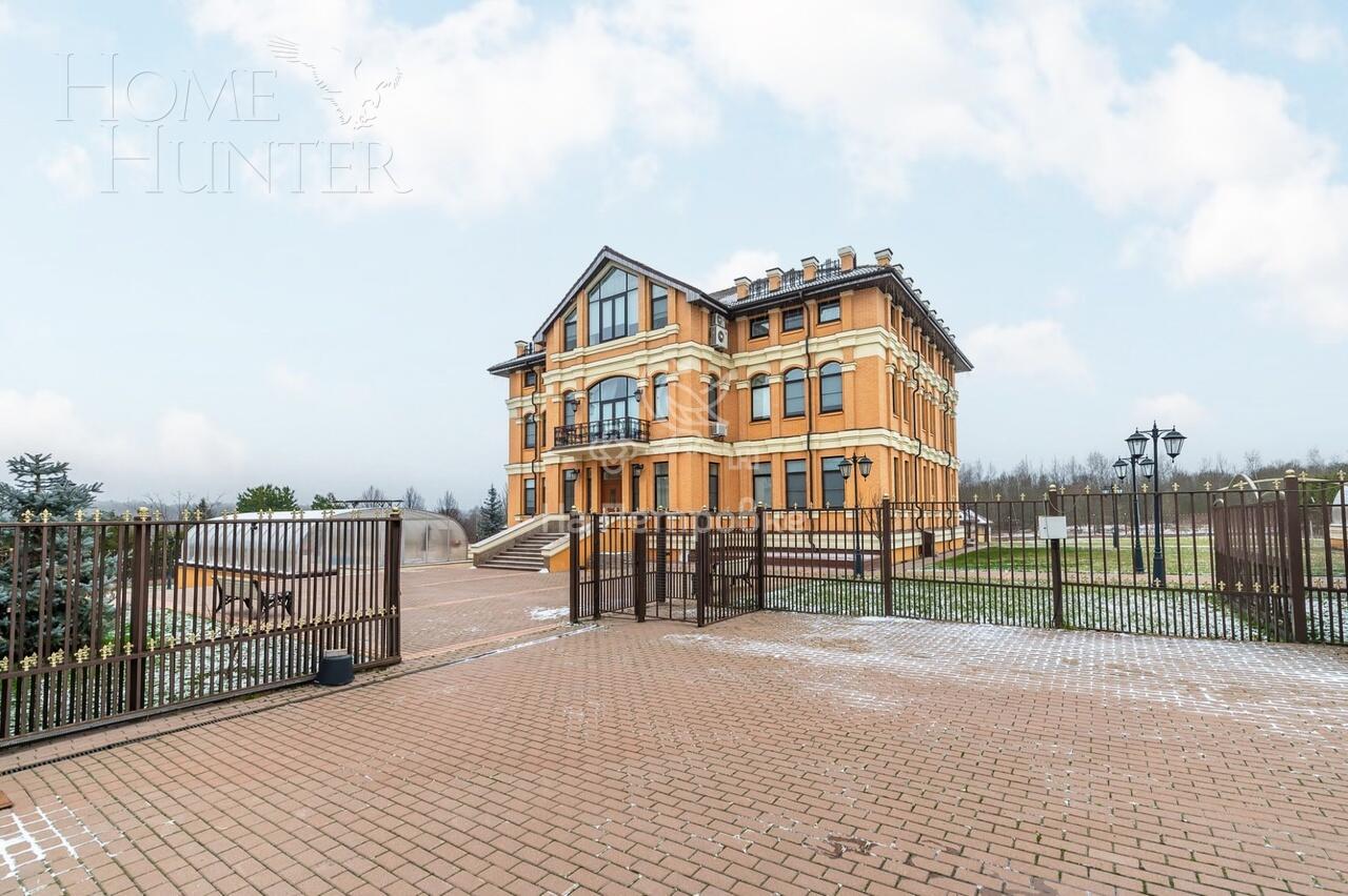 3-этажный коттедж 1 773 м² с отделкой