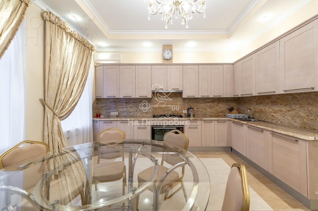 3-этажный коттедж 1 773 м² с отделкой