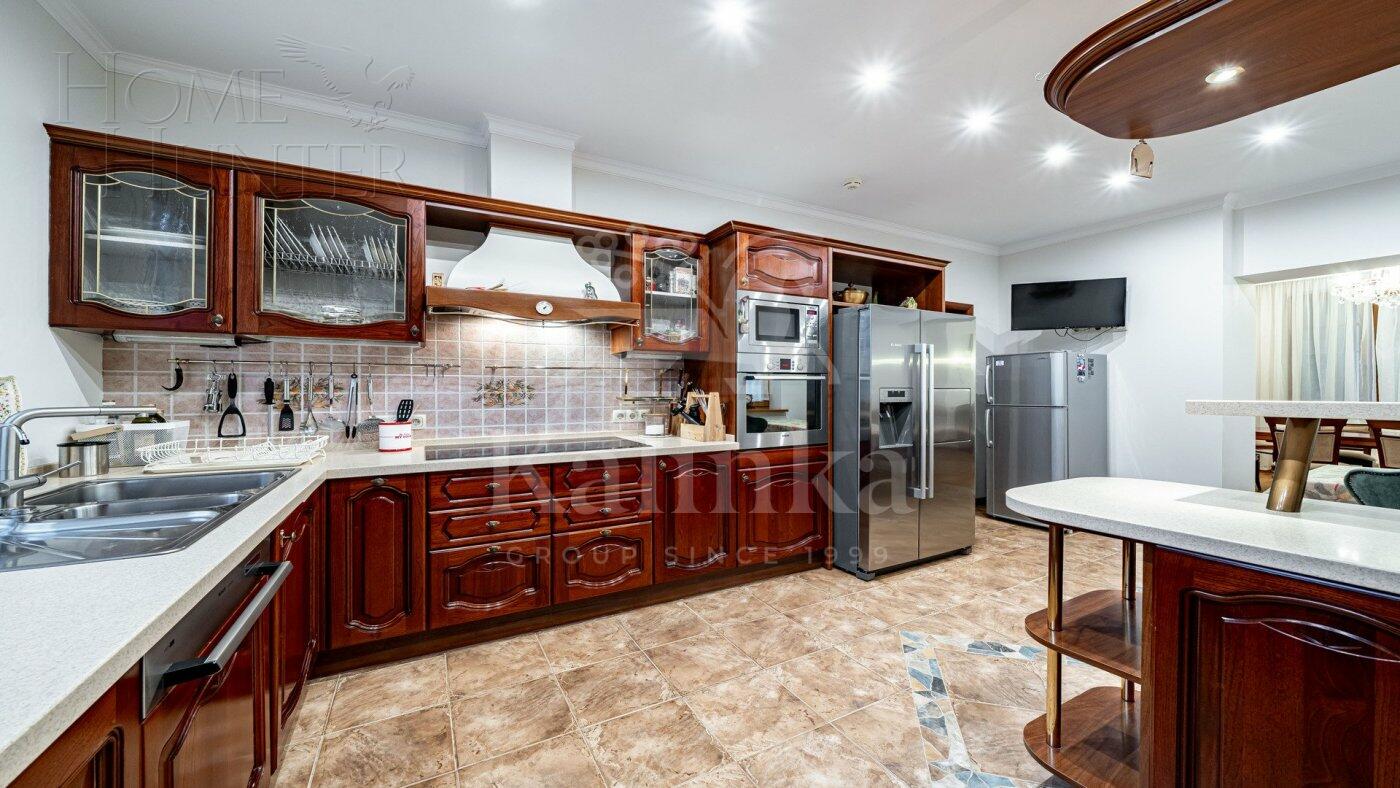 3-этажный коттедж 400 м² с отделкой