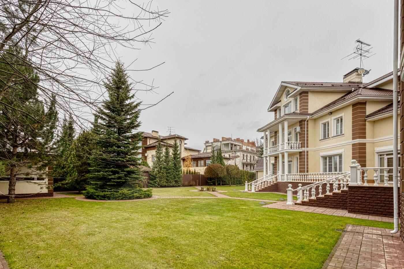 2-этажный коттедж 900 м² с отделкой