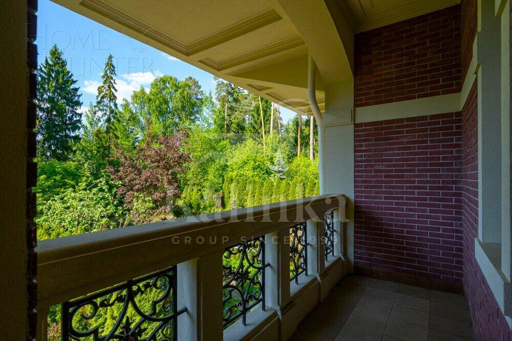 3-этажный таунхаус 349.9 м² без отделки