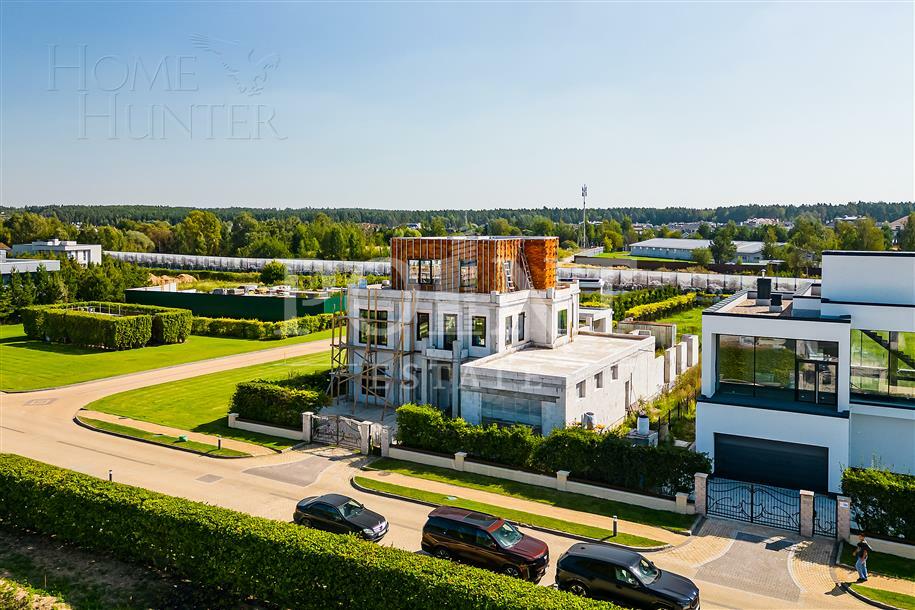 3-этажный коттедж 650 м² без отделки