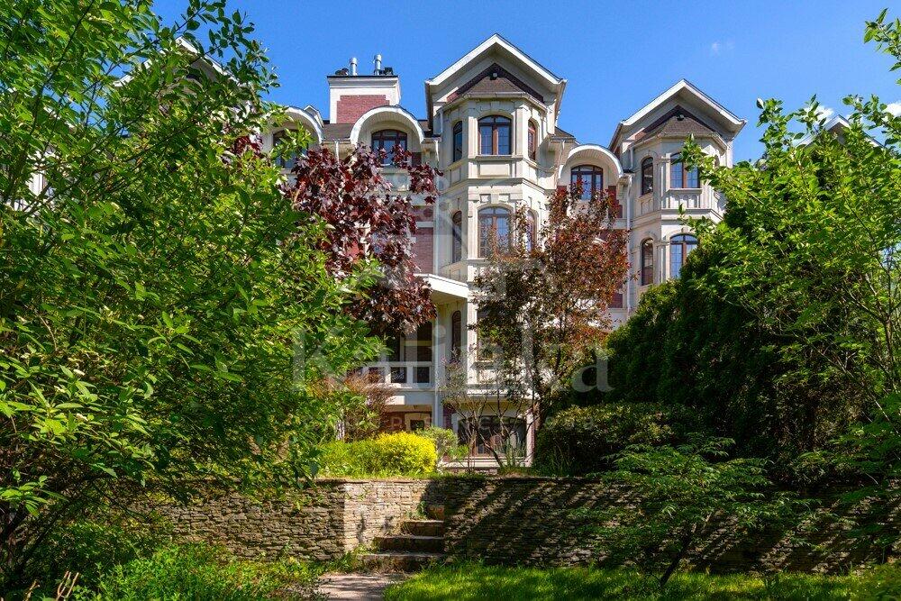 3-этажный таунхаус 349.9 м² без отделки