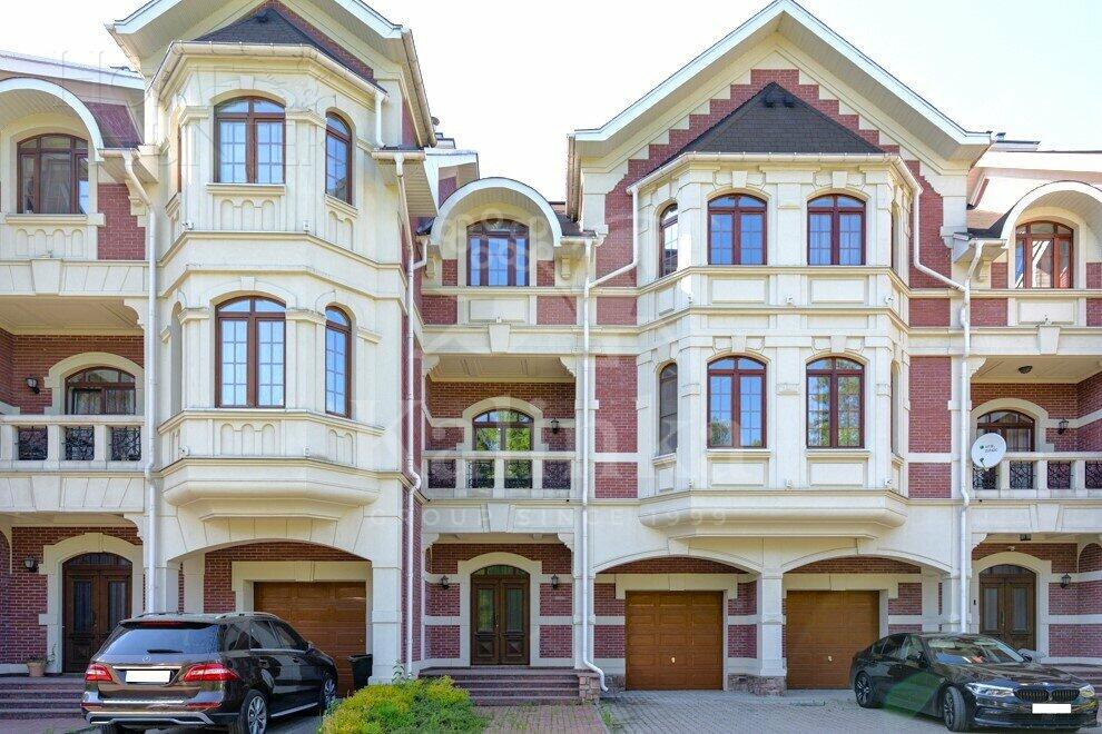 3-этажный таунхаус 349.9 м² без отделки