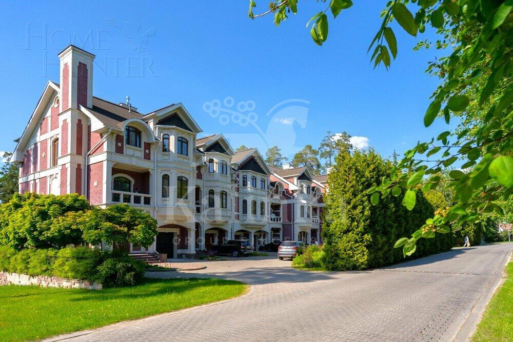 3-этажный таунхаус 349.9 м² без отделки