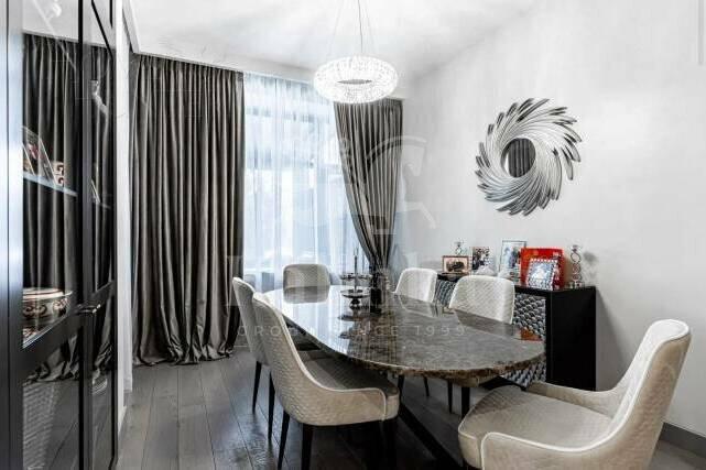 3-этажный таунхаус 300 м² с отделкой