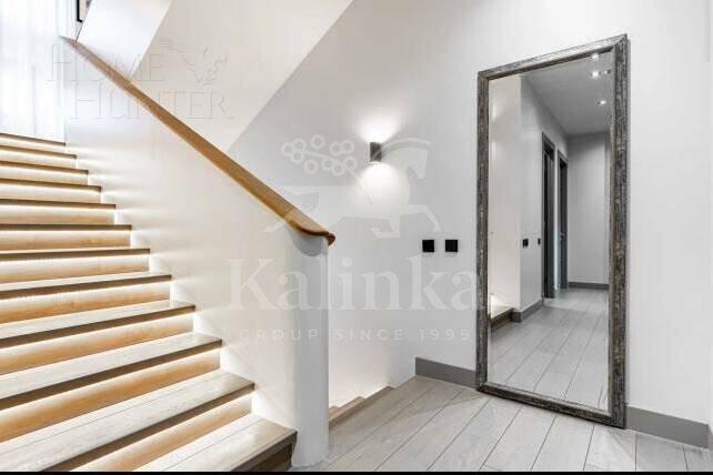 3-этажный таунхаус 300 м² с отделкой