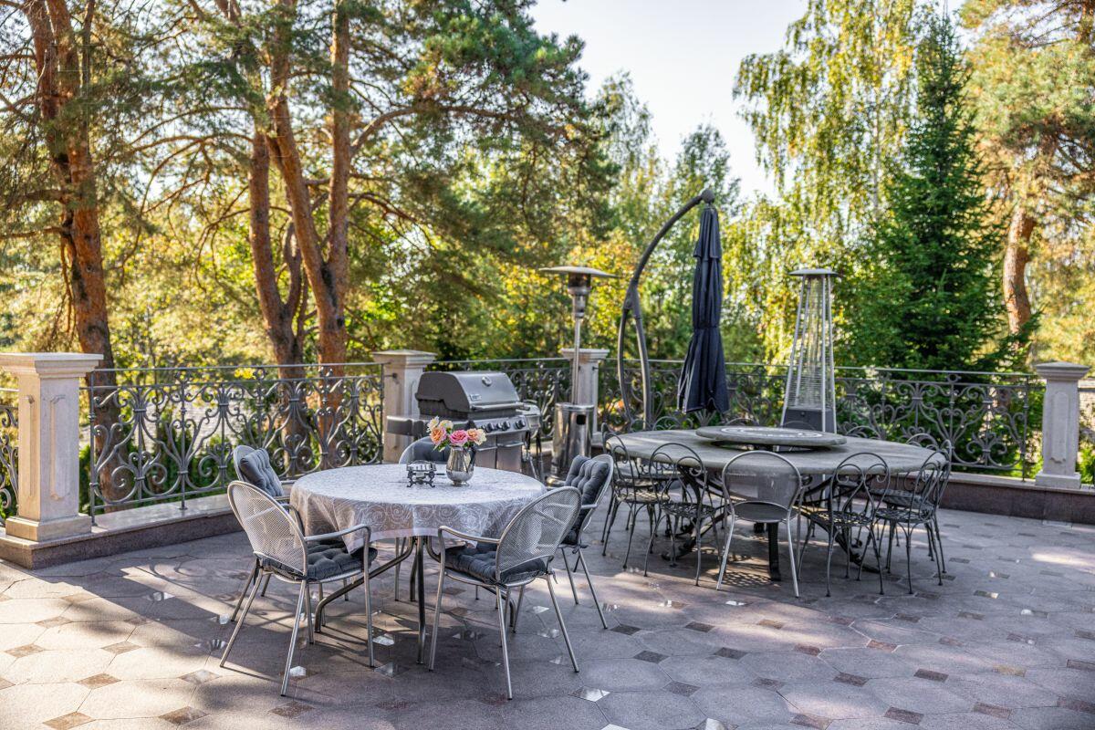 3-этажный коттедж 2 500 м² с отделкой