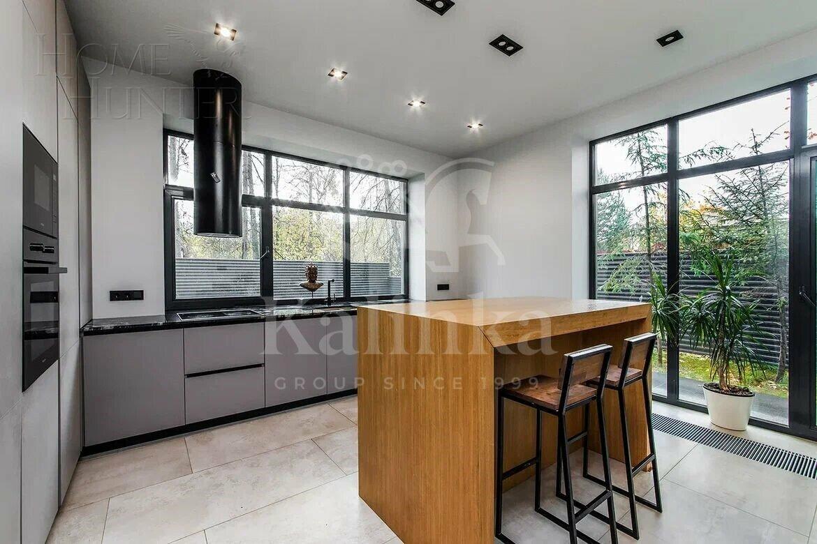 2-этажный коттедж 450 м² с отделкой