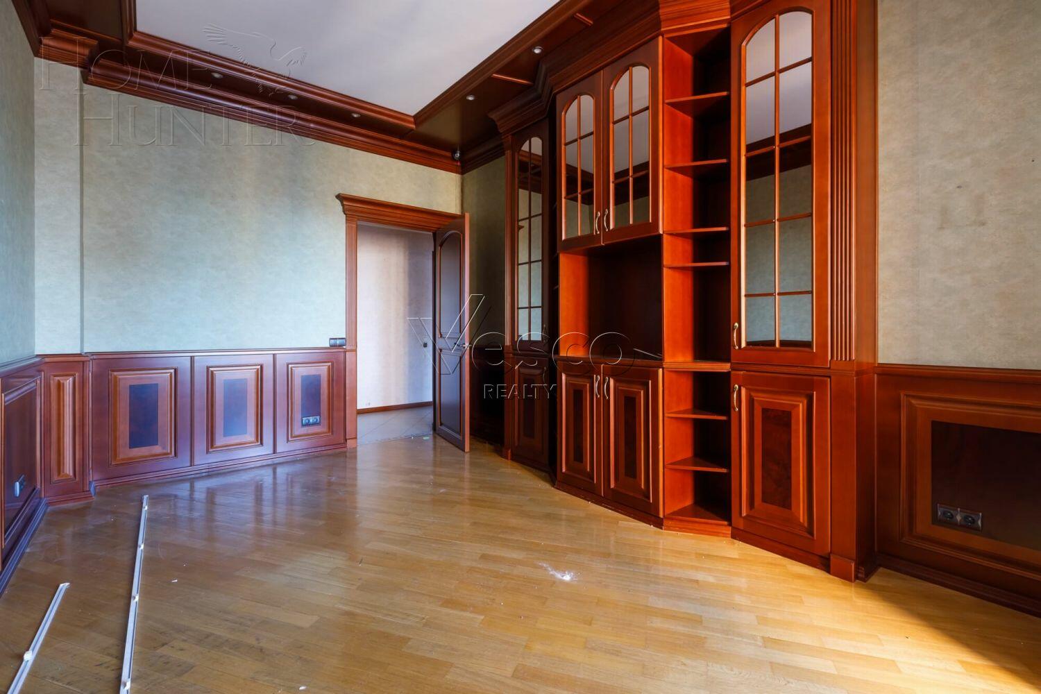 5-КОМН. КВАРТИРА С ОТДЕЛКОЙ 196.1 М² НА 10 ЭТАЖЕ