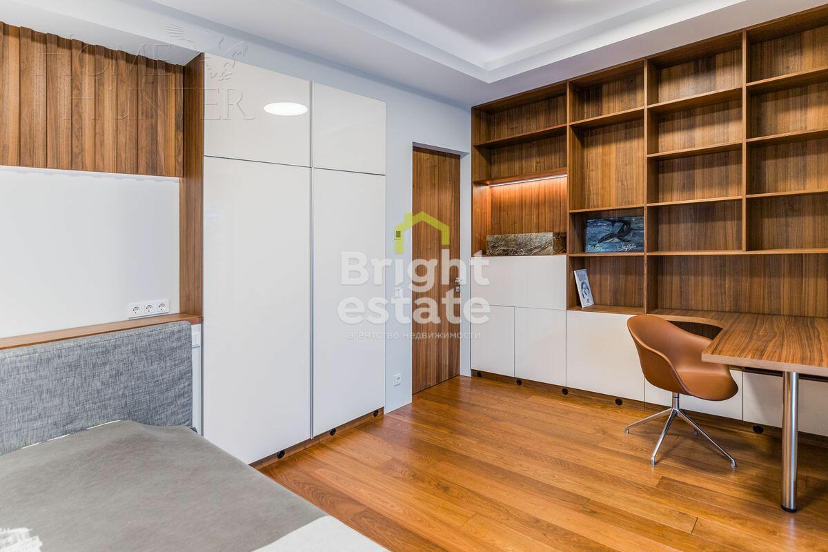 6-КОМН. КВАРТИРА С ОТДЕЛКОЙ 220 М² НА 3 ЭТАЖЕ