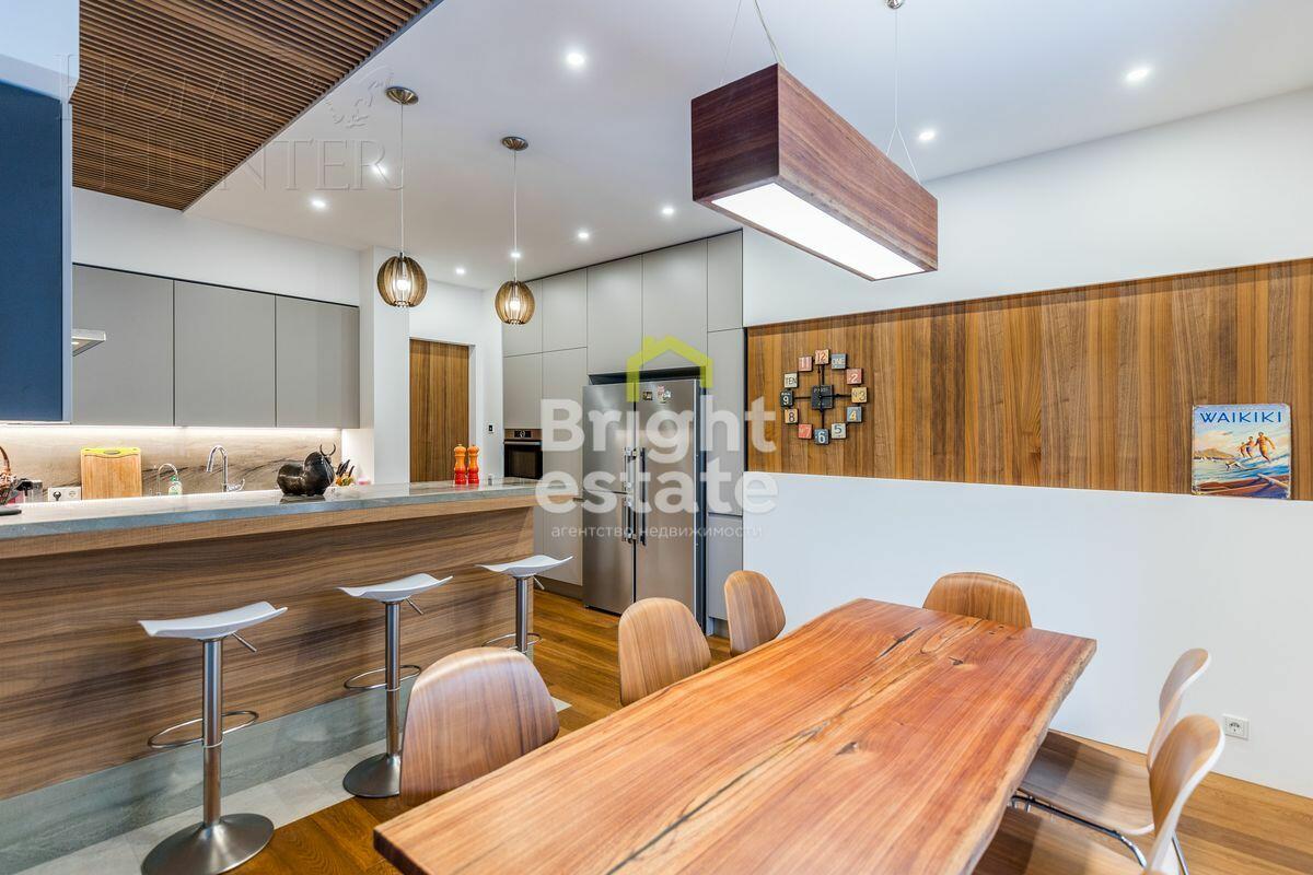 6-КОМН. КВАРТИРА С ОТДЕЛКОЙ 220 М² НА 3 ЭТАЖЕ