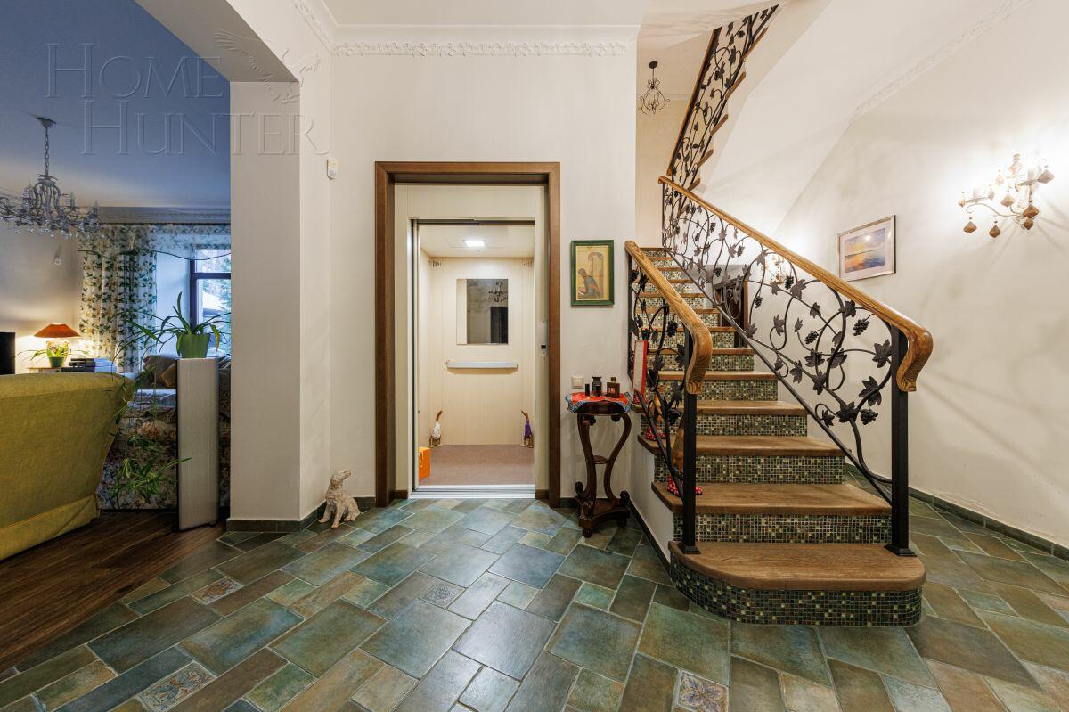 2-этажный коттедж 1 000 м² с отделкой