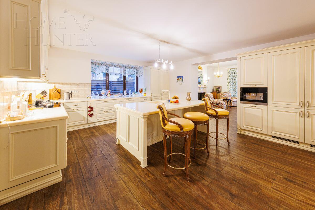 2-этажный коттедж 1 000 м² с отделкой